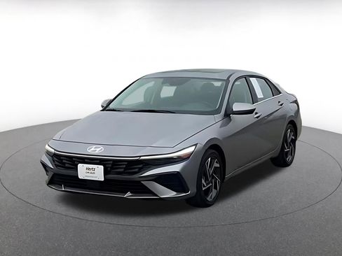 Used 2025 Hyundai Elantra SEL image 7