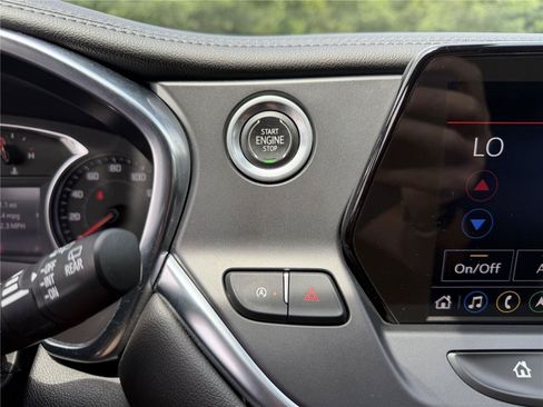 Used 2021 Chevrolet Blazer LT w/ Sound & Technology Package FWD image 17