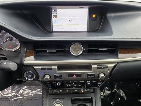 Used 2018 Lexus ES 350 w/ Luxury Package w/Wood Trim image 20