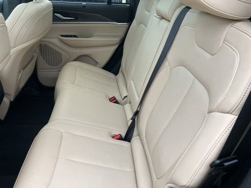 Certified 2024 Jeep Grand Cherokee Limited w/ Luxury Tech Group II image 23