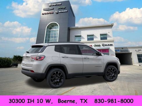 Used 2026 Jeep Compass Latitude AWD/4WD image 4