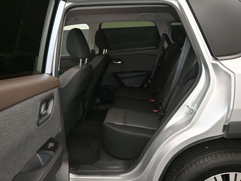 Used 2021 Nissan Rogue SV FWD image 15