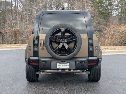 New 2026 Land Rover Defender 110 X-Dynamic SE image 6