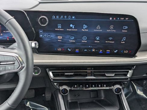 Certified 2025 Chevrolet Traverse LT FWD image 17