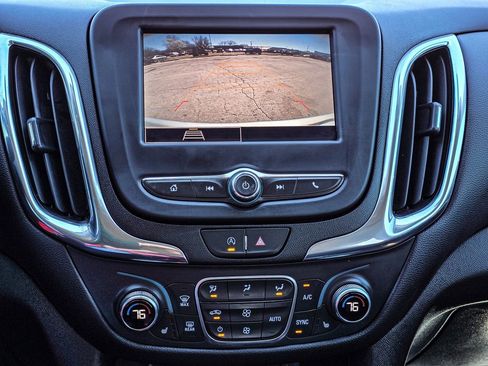 Used 2022 Chevrolet Equinox LT image 18