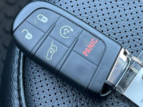 Used 2022 Jeep Compass Trailhawk w/ Trailhawk Elite Group AWD/4WD image 36