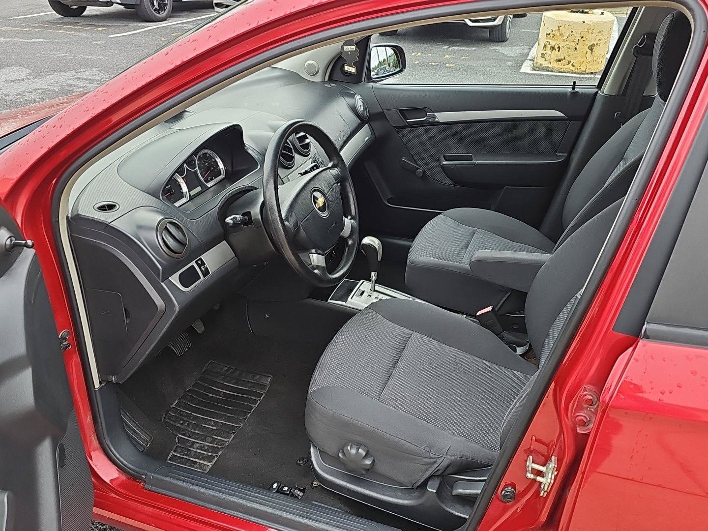 Used 2011 Chevrolet Aveo LT FWD image 31