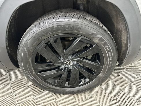 Used 2023 Volkswagen Atlas Cross Sport SE FWD image 21