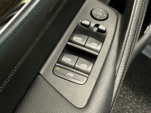Used 2019 BMW M550i xDrive AWD/4WD image 18