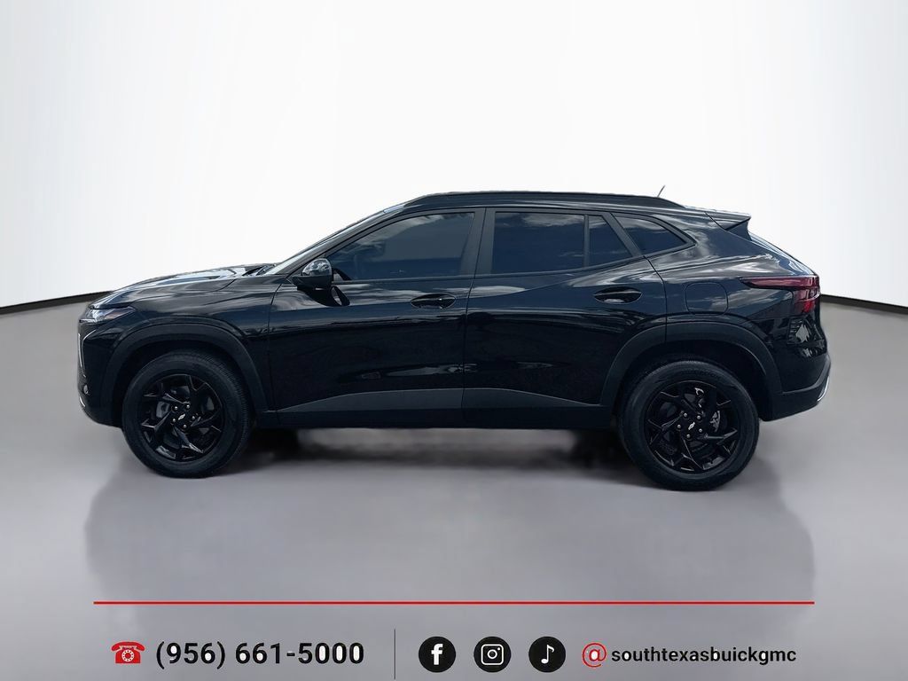 Used 2025 Chevrolet Trax LT w/ Driver Confidence Package FWD image 4