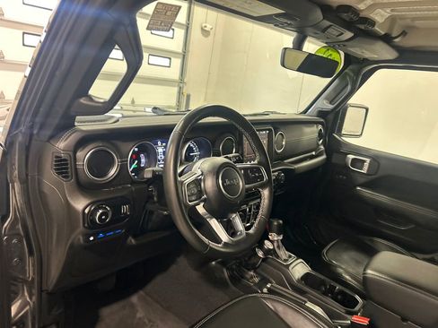 Used 2023 Jeep Wrangler Unlimited Sahara w/ Cold Weather Group image 17