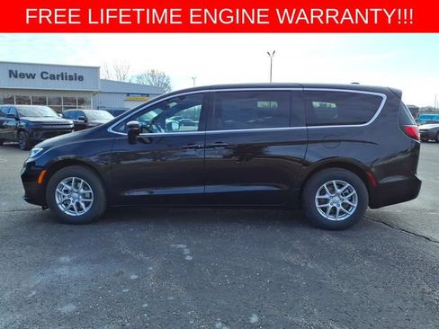 New 2026 Chrysler Pacifica Select FWD image 4