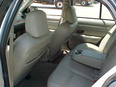 Used 2007 Ford Crown Victoria LX RWD image 17