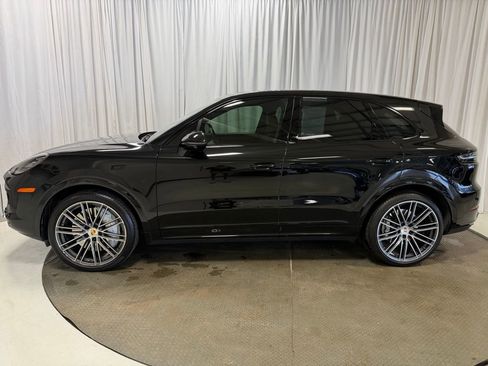 Certified 2023 Porsche Cayenne Turbo image 2