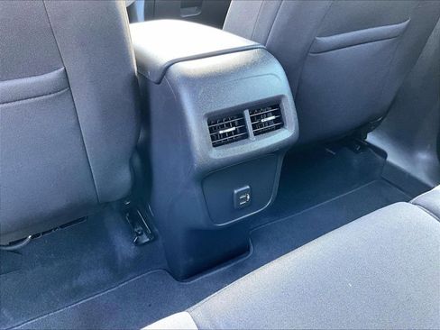 Used 2021 Chevrolet Equinox LS image 25