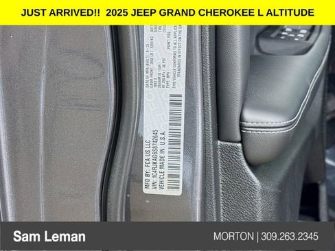 New 2025 Jeep Grand Cherokee L Altitude image 33