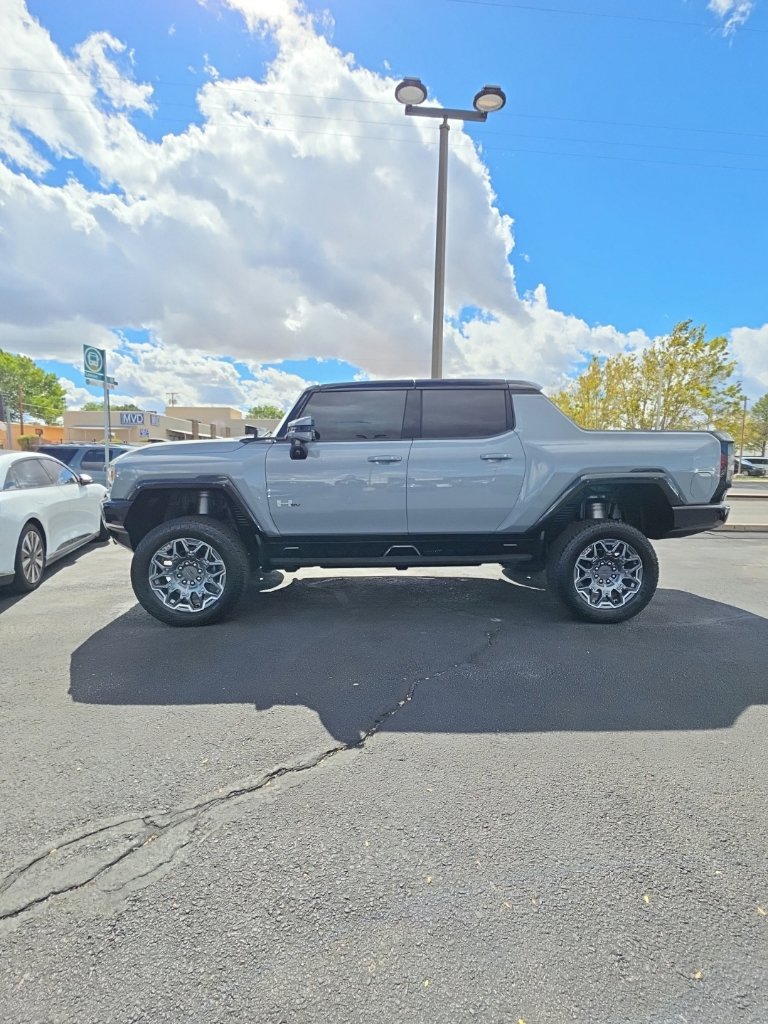 Used 2024 GMC Hummer EV 3X w/ LPO, Illumination Package AWD/4WD image 2