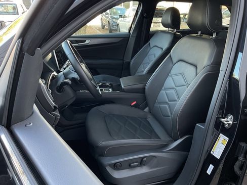 Used 2025 Volkswagen Atlas Cross Sport SE image 14