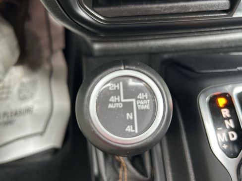 Used 2021 Jeep Wrangler Unlimited Sahara AWD/4WD image 34