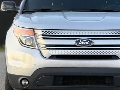 Used 2015 Ford Explorer XLT w/ Equipment Group 202A FWD image 11