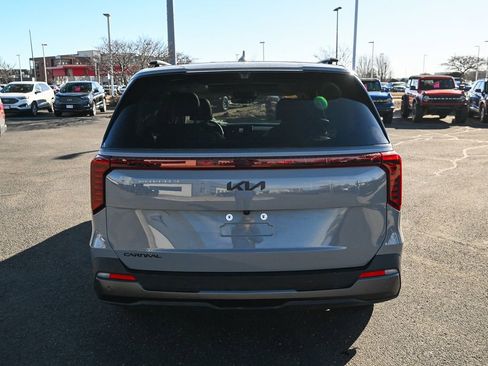 Used 2025 Kia Carnival SX Prestige image 6