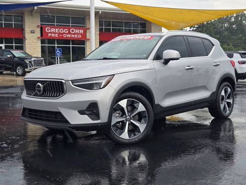 Used 2024 Volvo XC40 B5 Plus AWD/4WD image 1