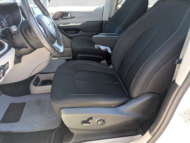 Used 2023 Chrysler Voyager LX FWD image 14