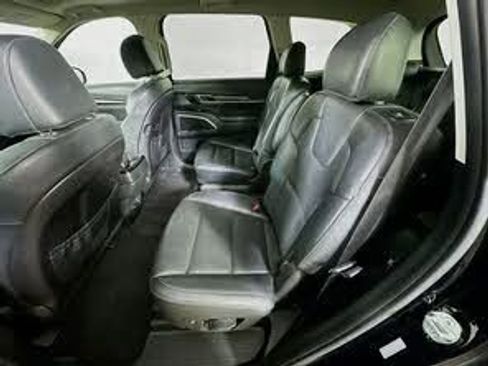 Used 2025 Kia Telluride S FWD image 13