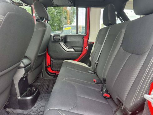 Used 2018 Jeep Wrangler Unlimited Sahara w/ Connectivity Group AWD/4WD image 14