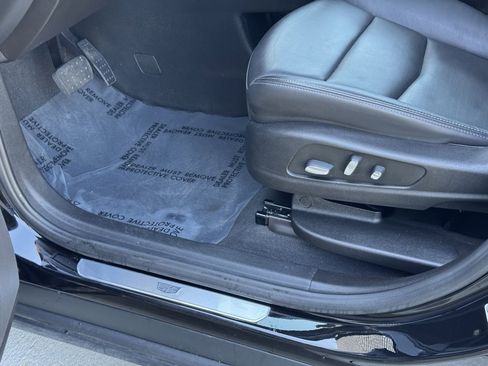 Used 2025 Cadillac XT6 Premium Luxury image 23