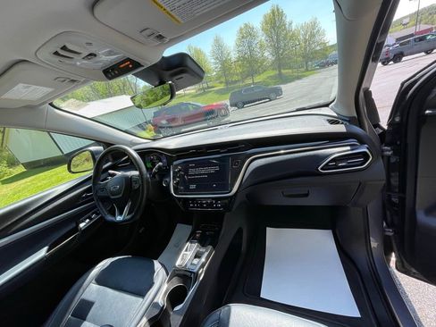 Certified 2023 Chevrolet Bolt EUV Premier w/ Sun & Sound Package FWD image 11