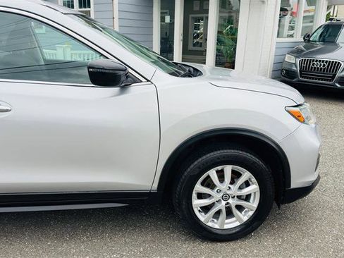 Used 2017 Nissan Rogue SV image 5