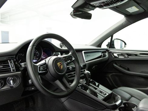 Used 2025 Porsche Macan AWD/4WD image 21