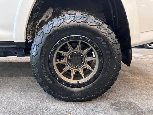 Used 2016 Toyota 4Runner SR5 AWD/4WD image 7
