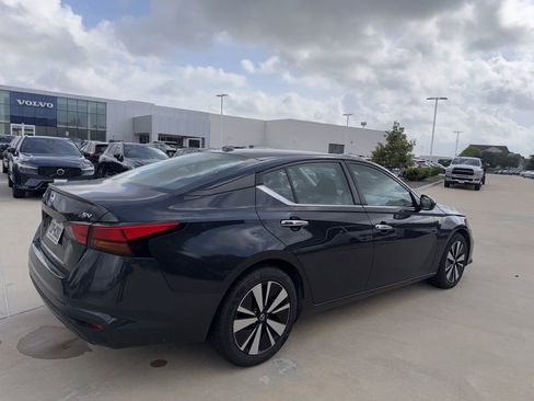 Used 2021 Nissan Altima 2.5 SV FWD image 12