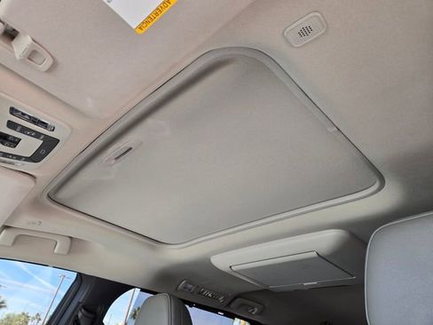 Used 2025 Toyota Sienna XLE w/ XLE Plus Package FWD image 10