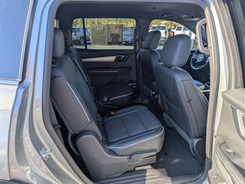 Used 2025 Buick Enclave Preferred image 18