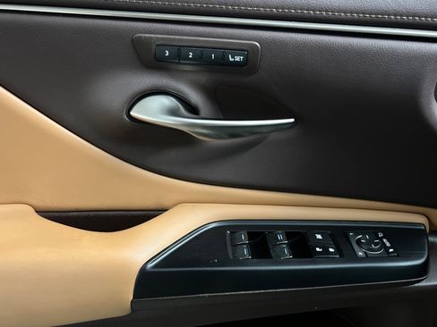 Used 2021 Lexus ES 250 w/ Premium Package image 11