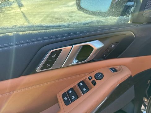 Used 2024 BMW X5 xDrive40i w/ M Sport Package image 8