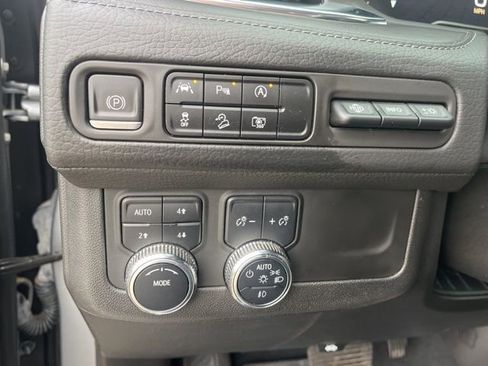 Used 2023 GMC Yukon XL Denali image 25