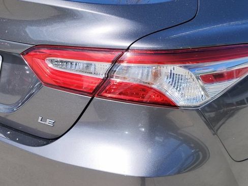 Used 2018 Toyota Camry LE w/ Convenience Package FWD image 14