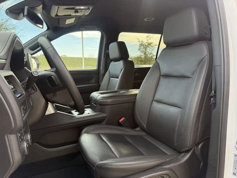 Used 2024 Chevrolet Suburban LT image 14