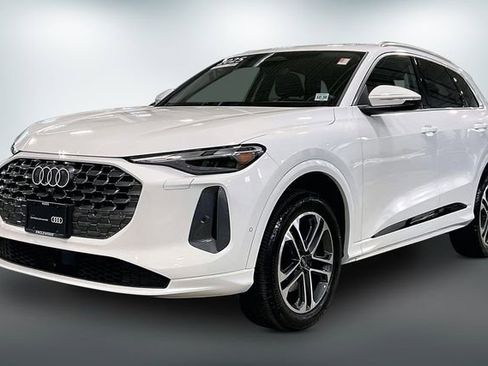 Certified 2025 Audi Q5 Premium w/ Convenience Package AWD/4WD image 2