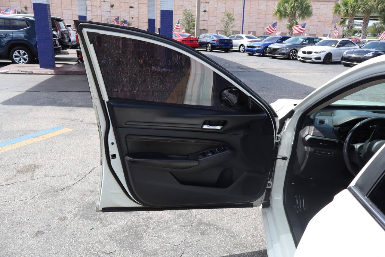 Used 2020 Nissan Altima 2.5 SR FWD image 11