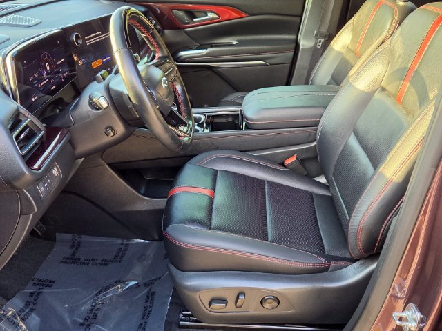 Used 2025 Chevrolet Traverse RS FWD image 11