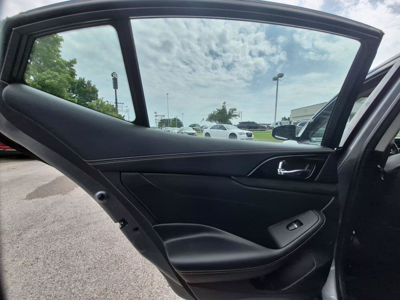 Used 2023 Nissan Maxima SL FWD image 32