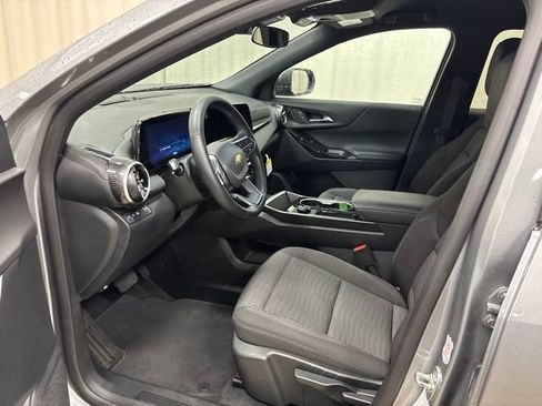 Used 2026 Chevrolet Equinox LT FWD image 15