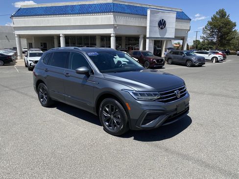 Certified 2022 Volkswagen Tiguan SE FWD image 48
