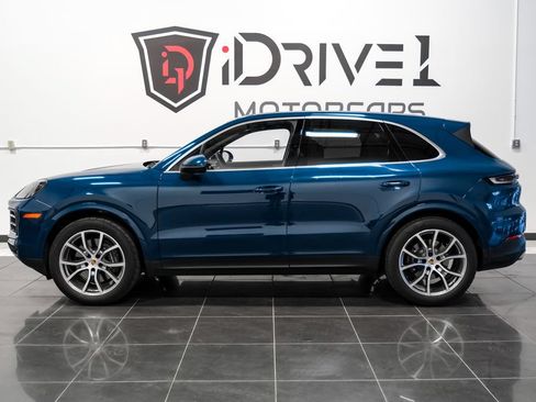 Used 2024 Porsche Cayenne AWD/4WD image 13