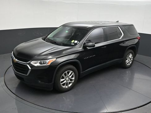 Used 2018 Chevrolet Traverse LS FWD image 18